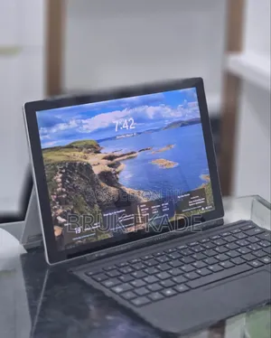 New Laptop Microsoft Surface Pro 4 8GB Intel Core i5 SSD 256GB
