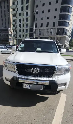Toyota Land Cruiser 2010 White