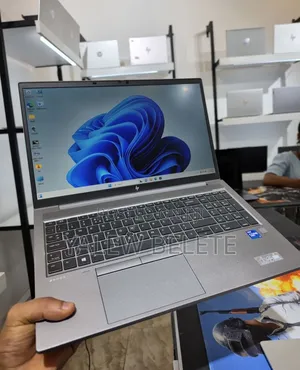 New Laptop HP ZBook Firefly G8 16GB Intel Core i7 SSD 512GB