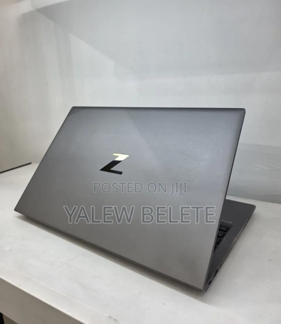 New Laptop HP ZBook Firefly G8 16GB Intel Core i7 SSD 512GB