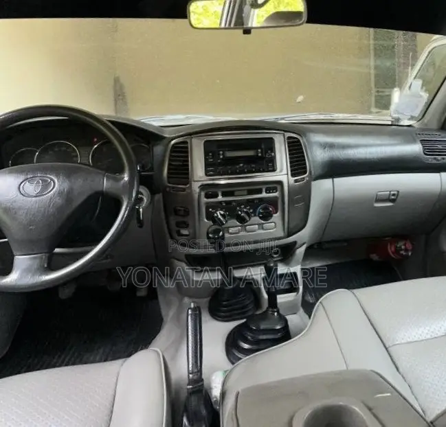 Toyota Land Cruiser 2007 White