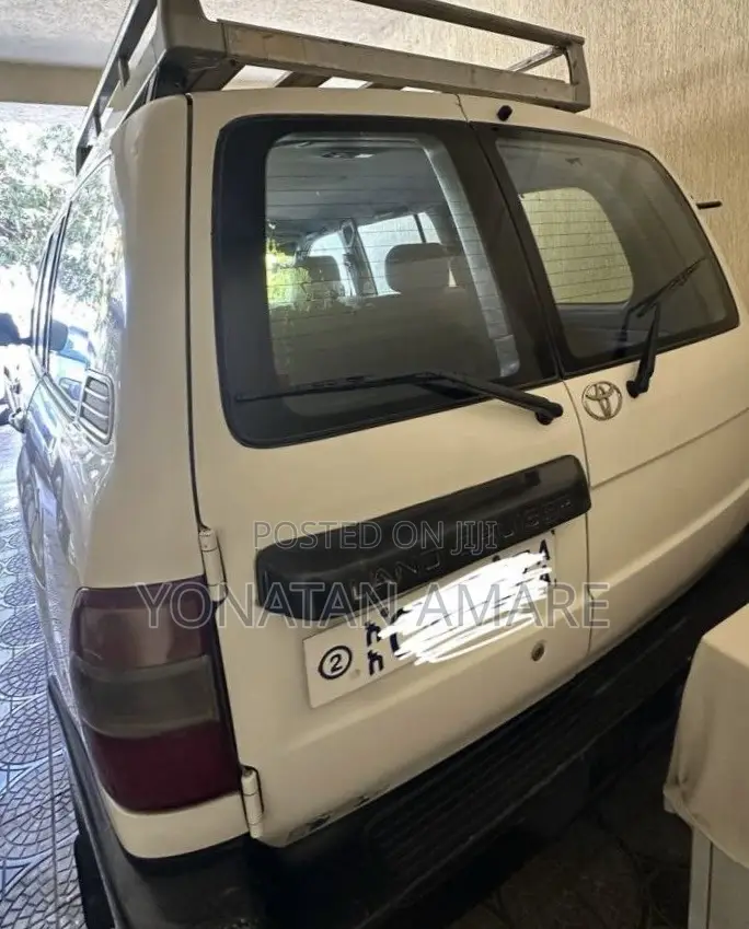 Toyota Land Cruiser 2007 White