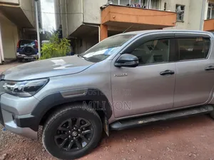 Toyota Hilux 2021 Silver