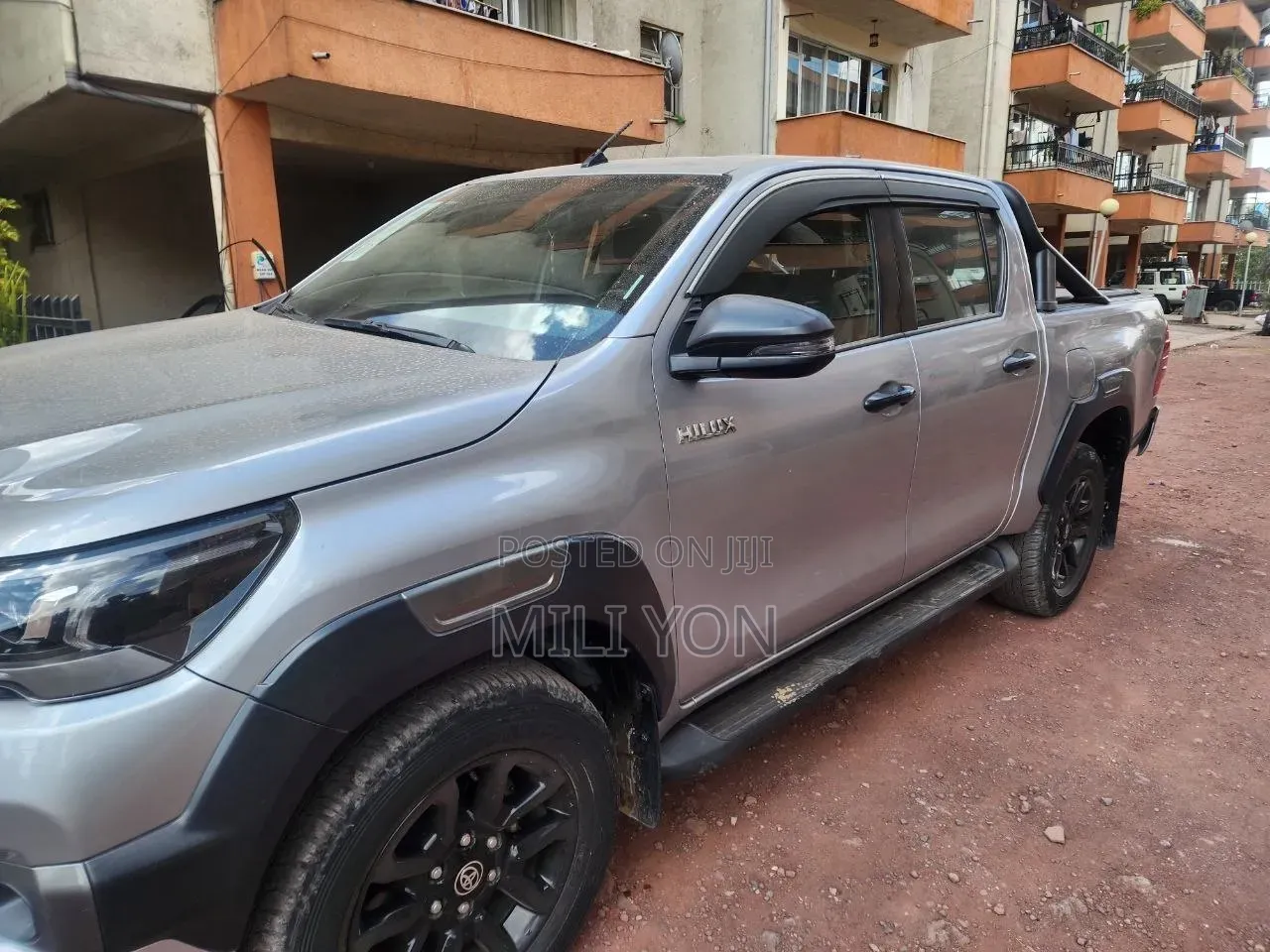Toyota Hilux 2021 Silver