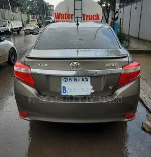 Toyota Yaris 2015 Brown