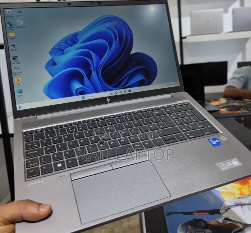 New Laptop HP ZBook Firefly G8 16GB Intel Core i7 SSD 512GB