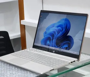 New Laptop HP Pavilion 15 8GB Intel Core i5 SSD 512GB