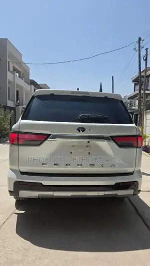 Toyota Sequoia 2024 White