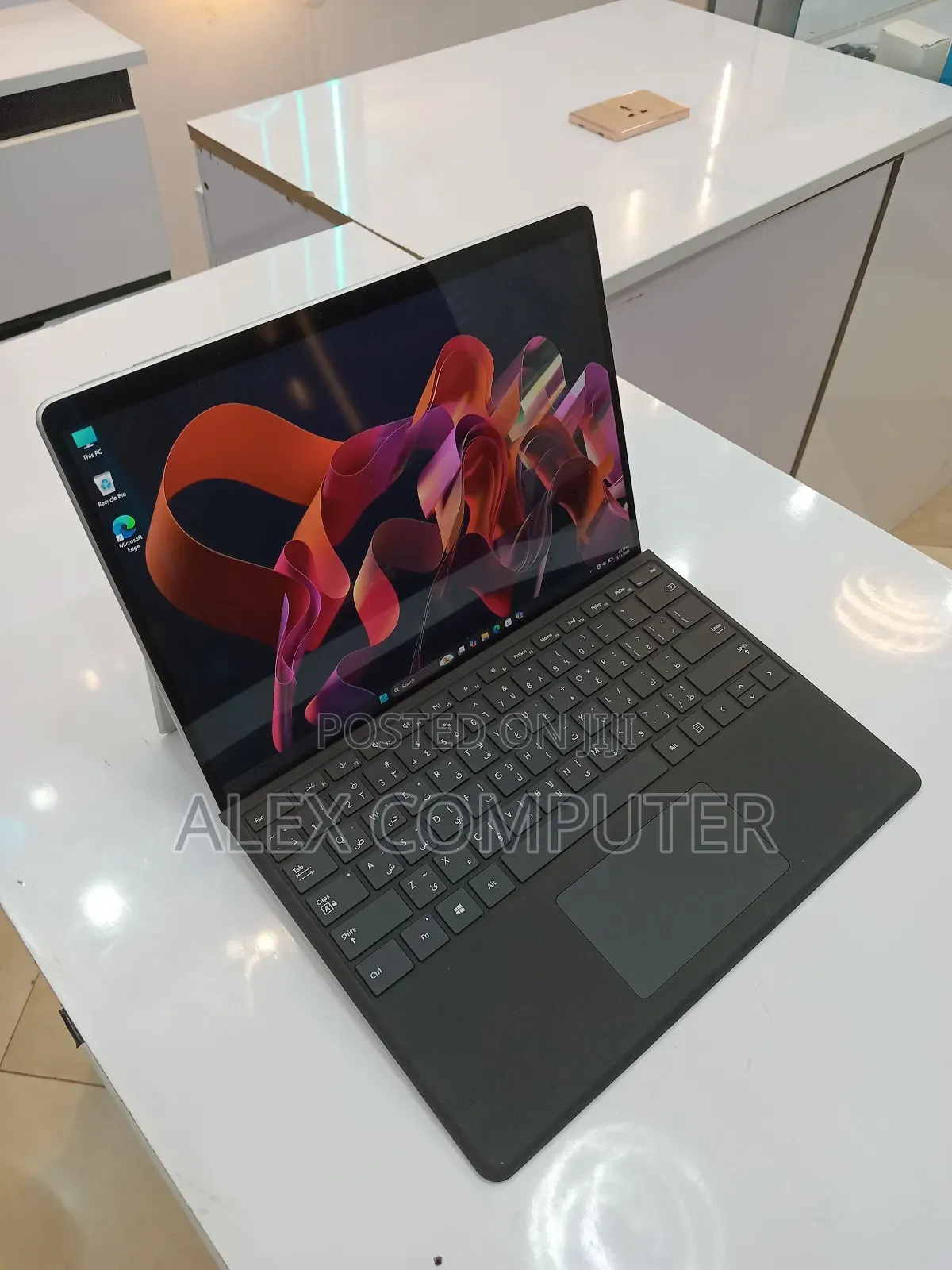 New Microsoft Surface Pro 9 16GB Qualcomm Snapdragon X Plus SSD 512GB