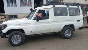 Toyota Land Cruiser 1995 White