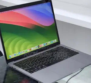New Laptop Apple MacBook Pro 2019 16GB Intel Core i7 SSD 256GB