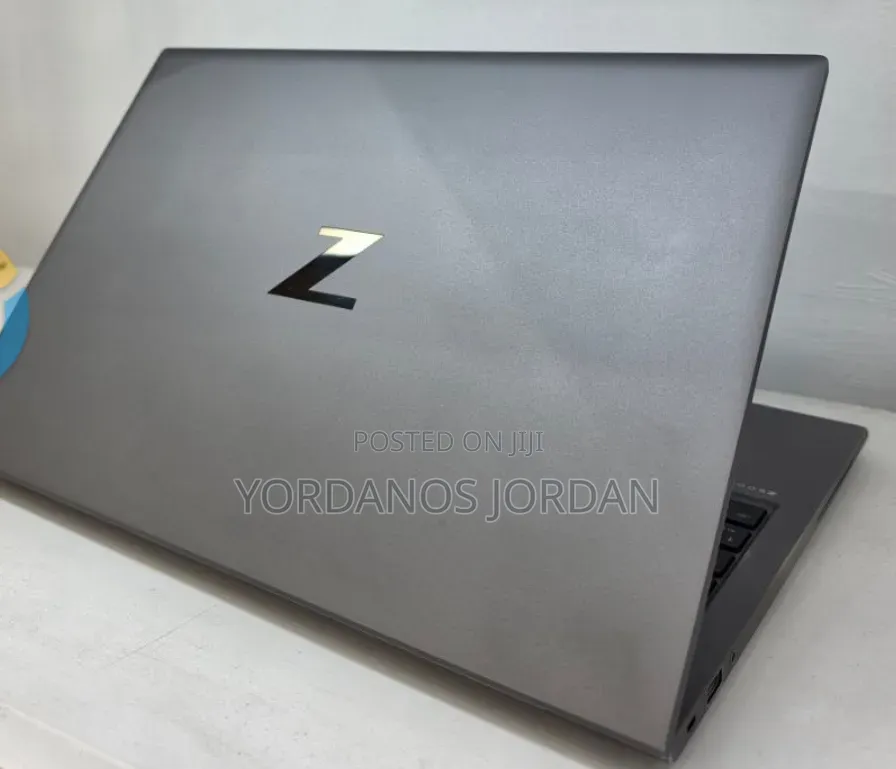 New Laptop HP ZBook Firefly G8 16GB Intel Core i7 SSD 512GB