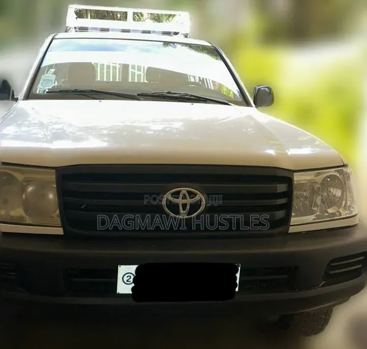 Toyota Land Cruiser 2007 White