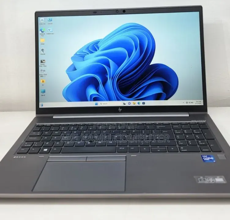 New Laptop HP ZBook Firefly G8 16GB Intel Core i7 SSD 512GB