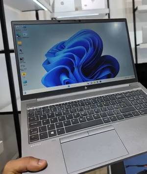 New Laptop HP ZBook Firefly G8 16GB Intel Core i7 SSD 512GB