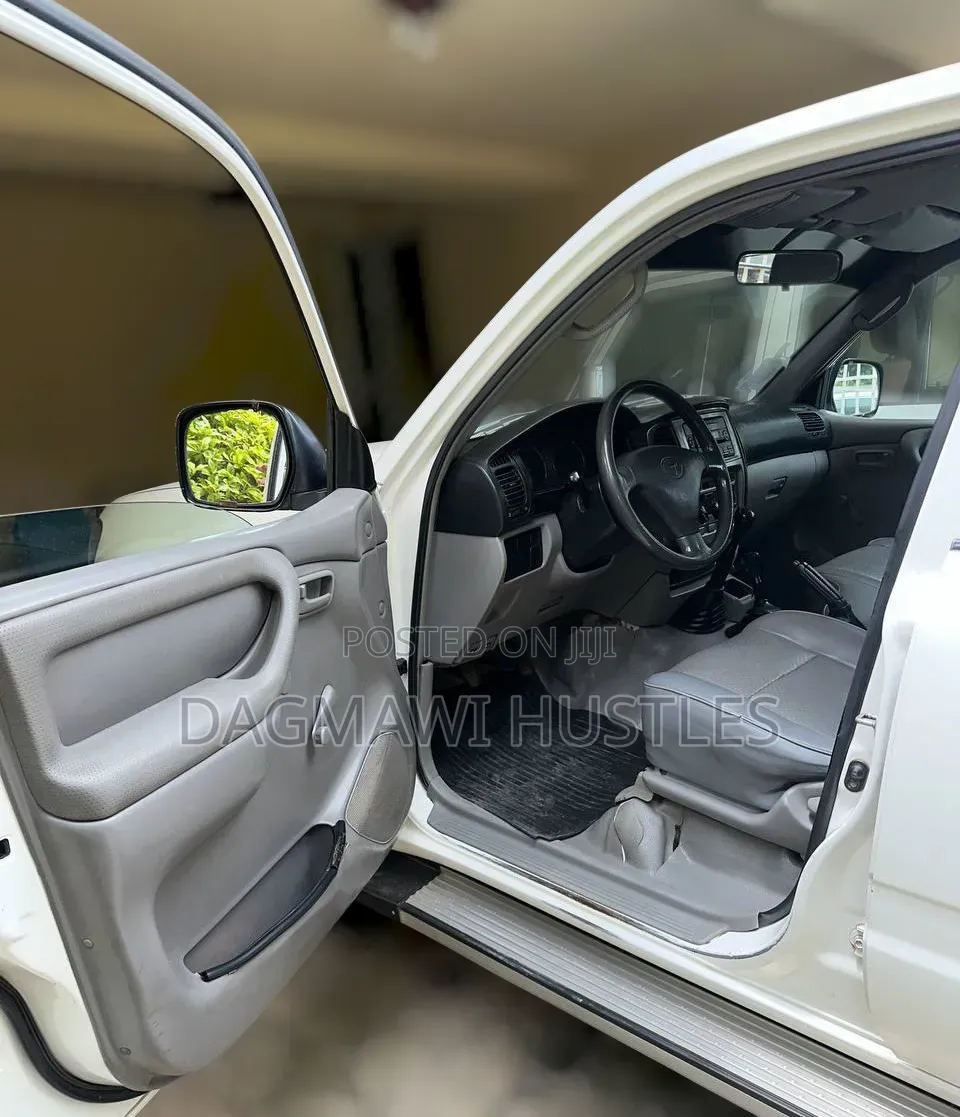 Toyota Land Cruiser 2007 White