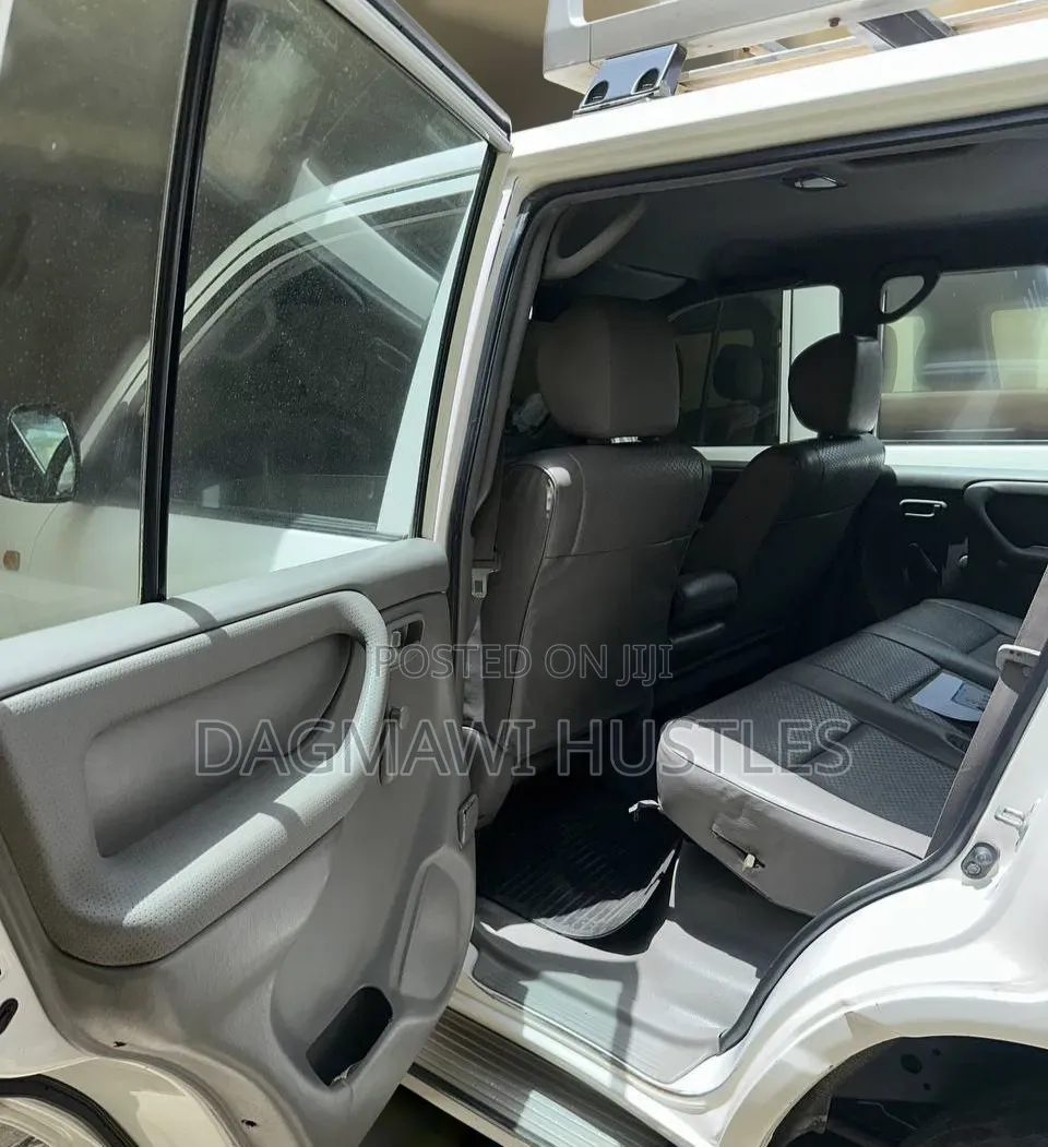Toyota Land Cruiser 2007 White