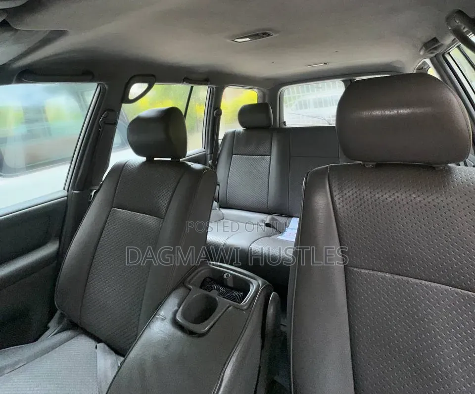 Toyota Land Cruiser 2007 White