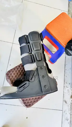 Waker Boot በስብራት ለተጎዳ እግር ጫማ