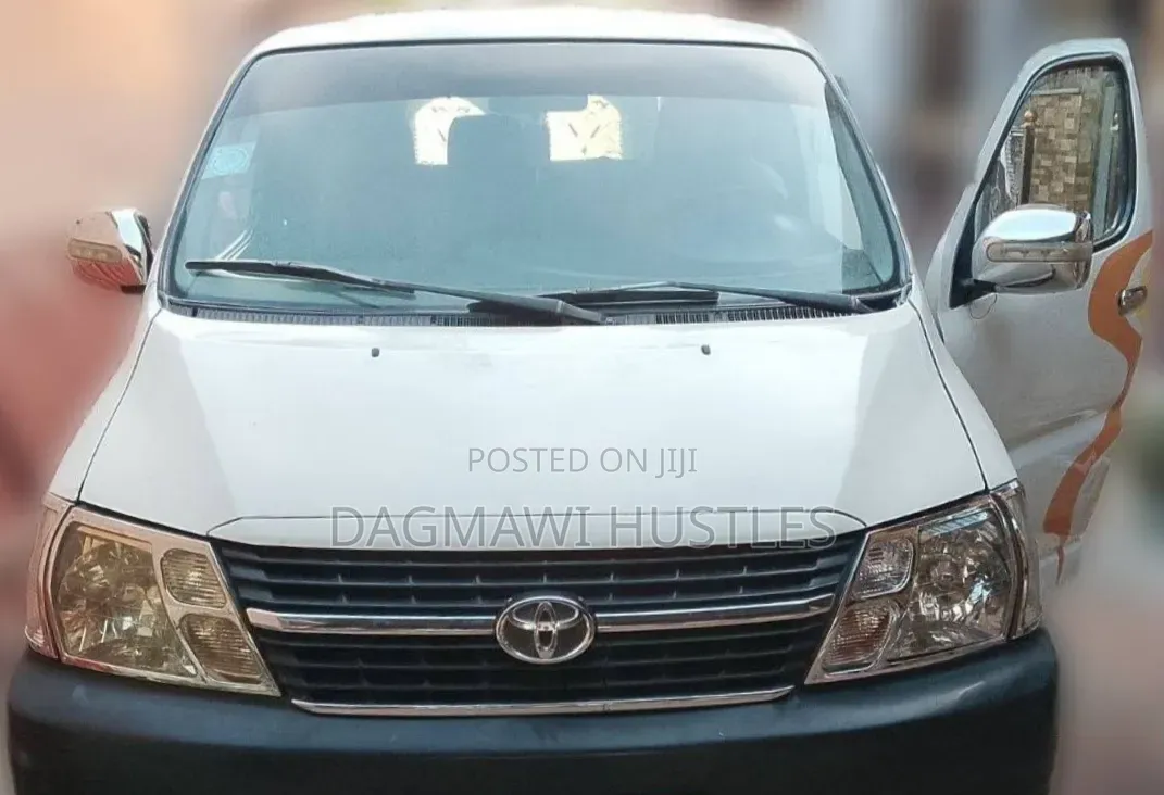 Toyota Grand HiAce 2006 White