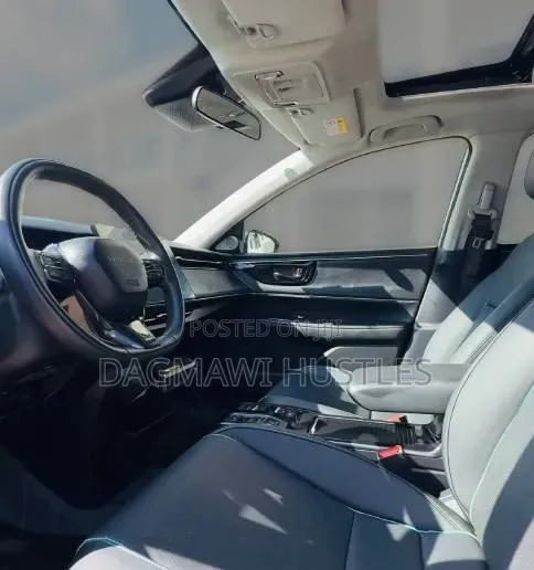 Honda e:NS2 68.8 kWh FWD 2025 Silver