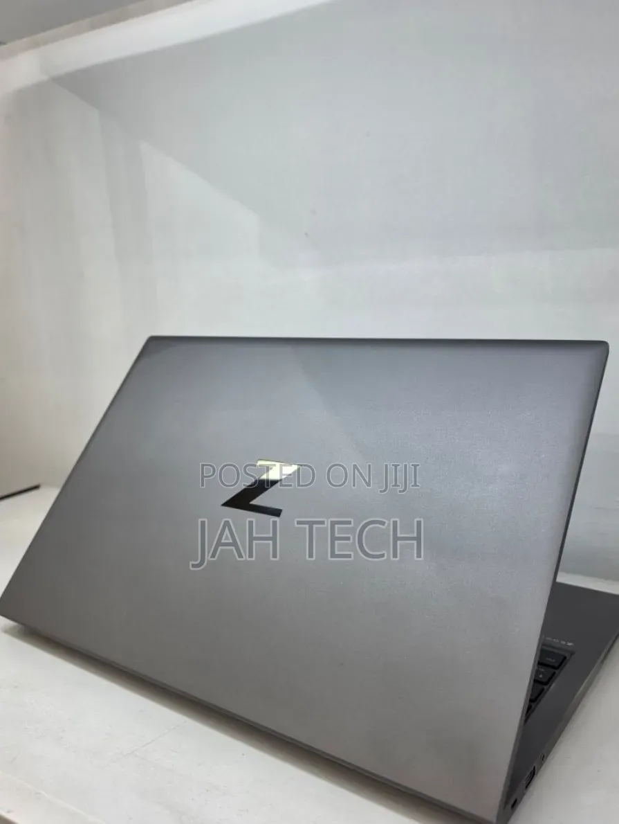 New Laptop HP ZBook Firefly G8 16GB Intel Core i7 SSD 512GB