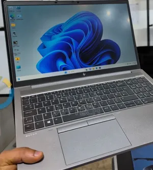 New Laptop HP ZBook Firefly G8 16GB Intel Core i7 SSD 512GB