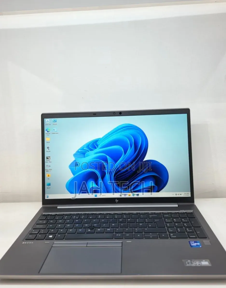 New Laptop HP ZBook Firefly G8 16GB Intel Core i7 SSD 512GB