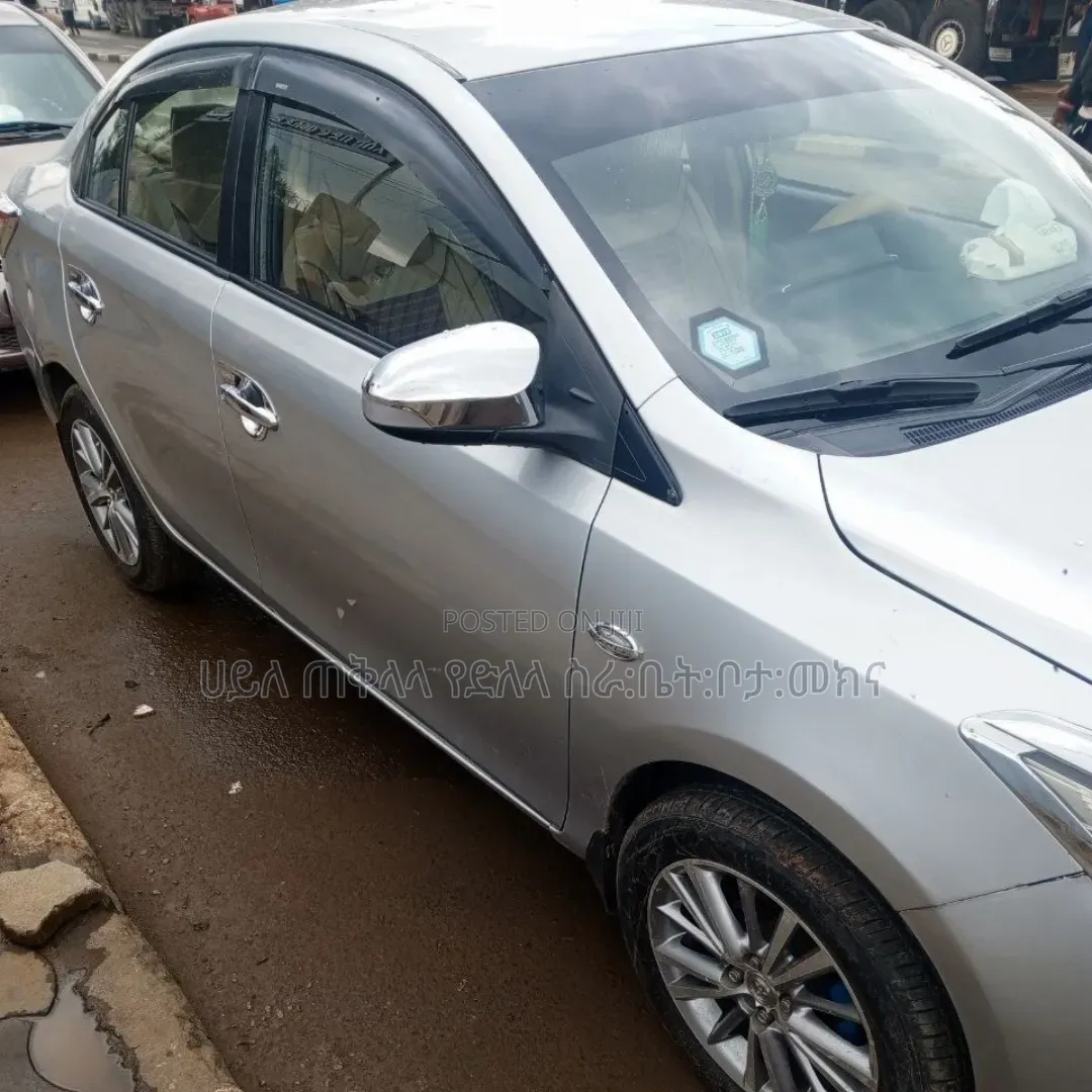 Toyota Yaris 2015 Off white