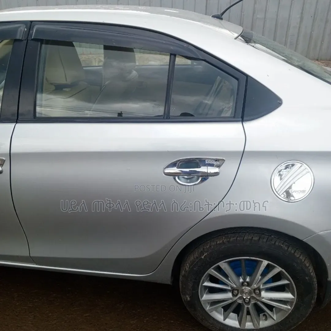 Toyota Yaris 2015 Off white
