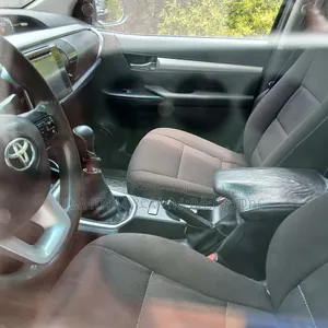 Toyota Hilux 2016 Silver