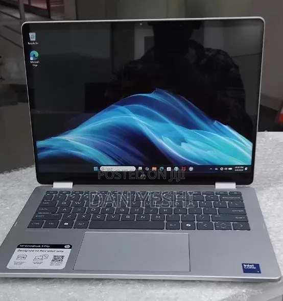 New Laptop HP OmniBook 5 Flip 16GB Intel Core 7 SSD 512GB