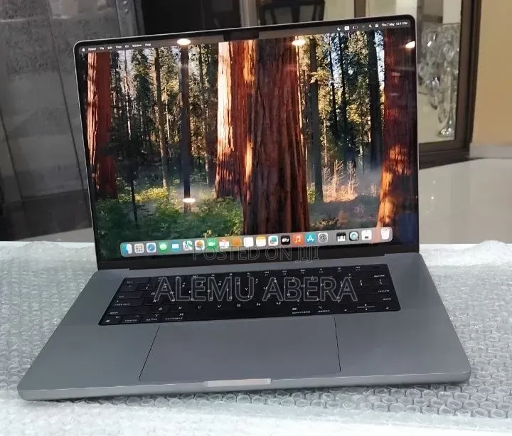 New Laptop Apple MacBook Pro M1 32GB Apple M1 Pro SSD 1T