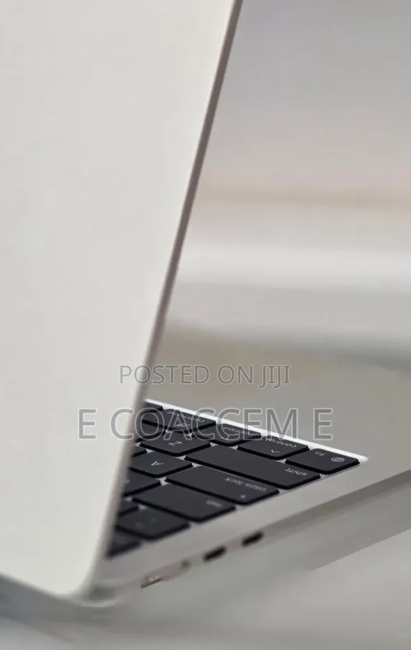 New Laptop Apple MacBook 16GB Apple M4 SSD 256GB