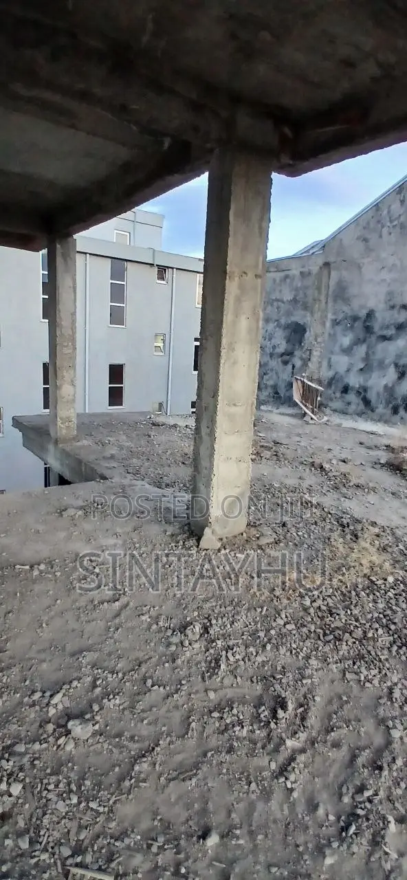 5bdrm Townhouse/Terrace in Gomeju Area, Akaky Kaliti for sale