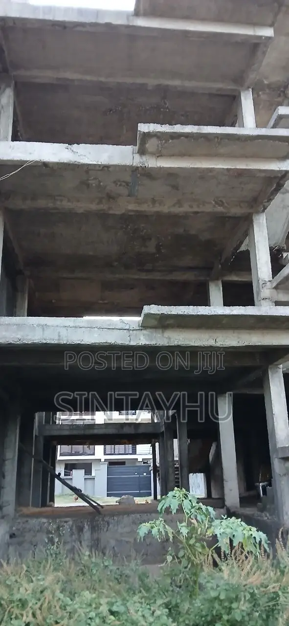 5bdrm Townhouse/Terrace in Gomeju Area, Akaky Kaliti for sale
