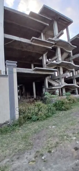 5bdrm Townhouse/Terrace in Gomeju Area, Akaky Kaliti for sale