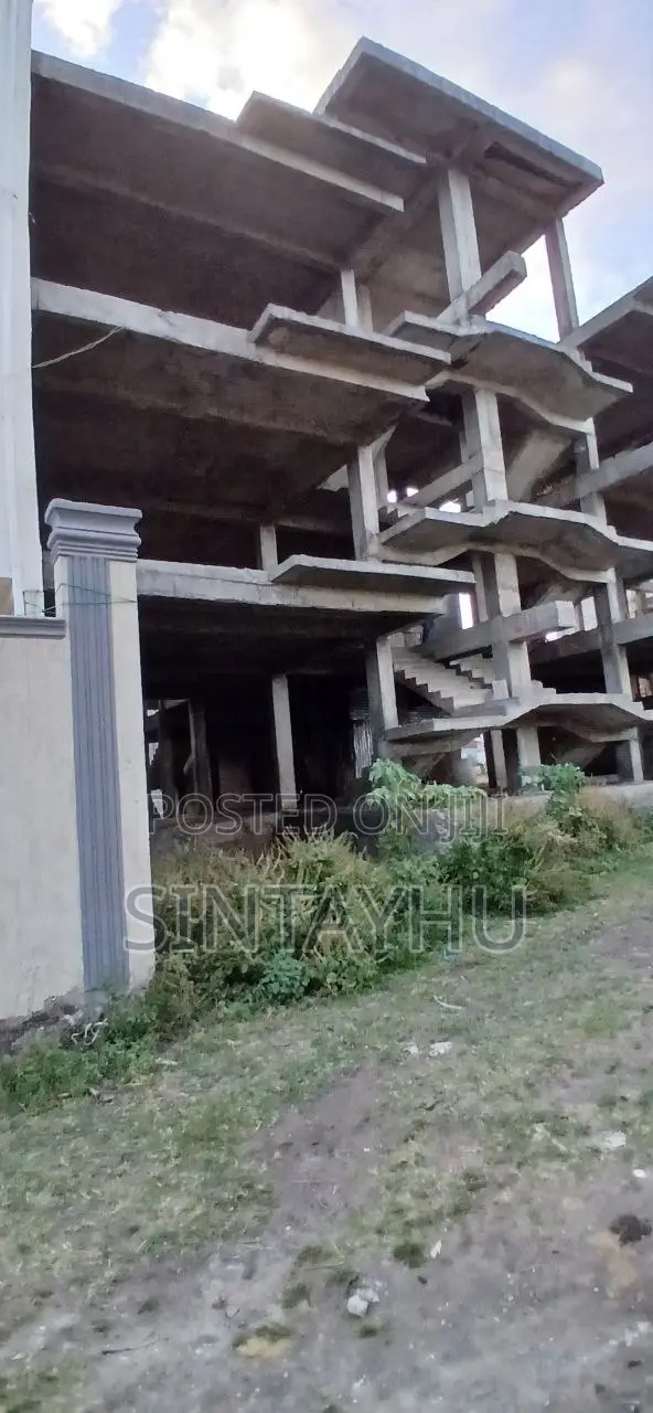 5bdrm Townhouse/Terrace in Gomeju Area, Akaky Kaliti for sale