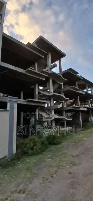 5bdrm Townhouse/Terrace in Gomeju Area, Akaky Kaliti for sale