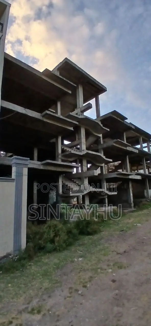 5bdrm Townhouse/Terrace in Gomeju Area, Akaky Kaliti for sale