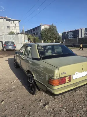 Mercedes-Benz 190 E 1983 Green