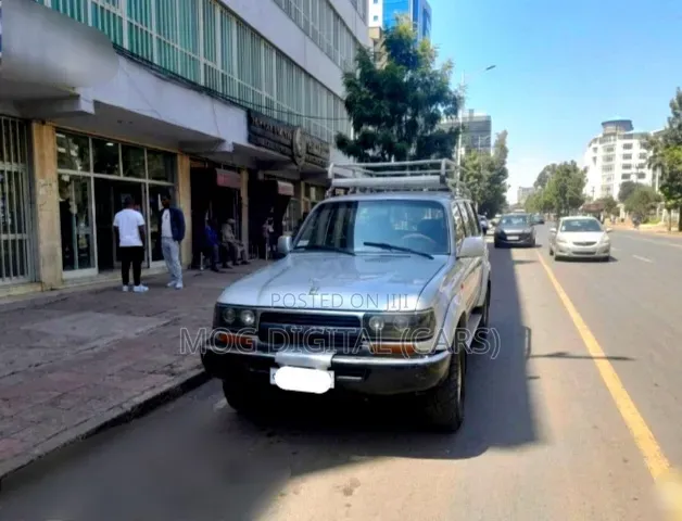 Toyota Land Cruiser 90 1997 Gray
