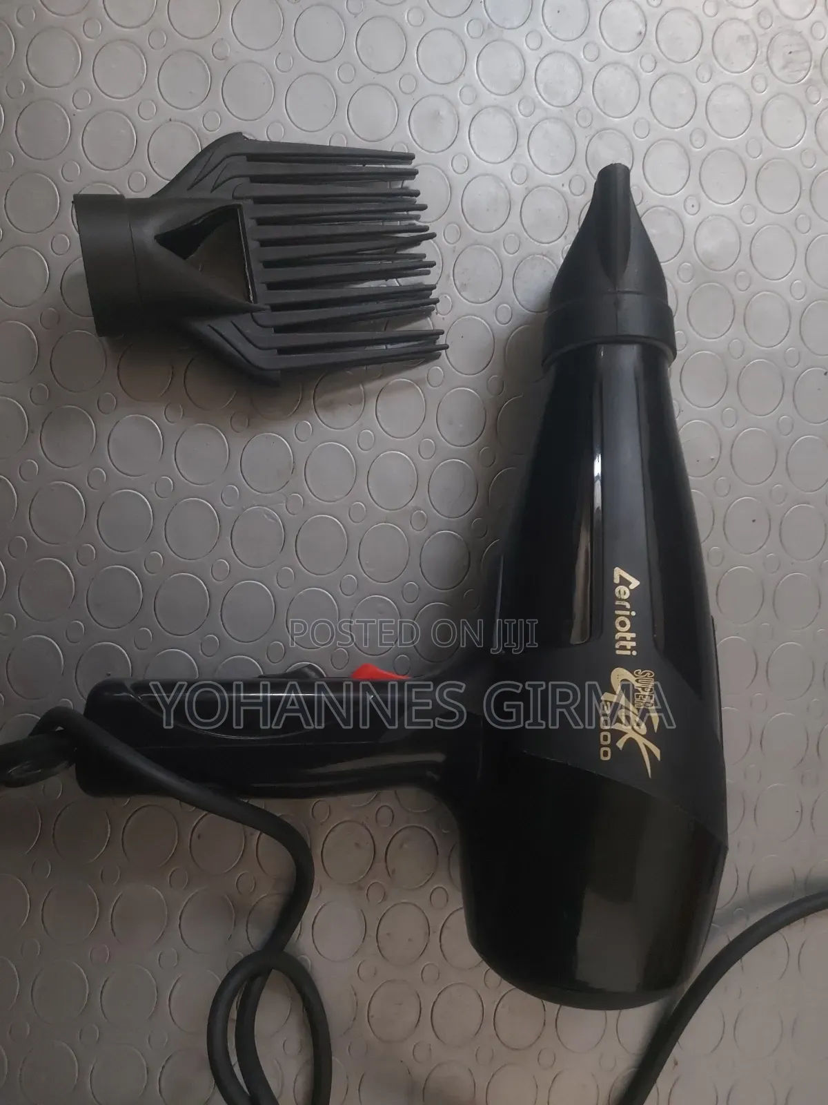 የፀጉር ማድረቂያ Blowdry