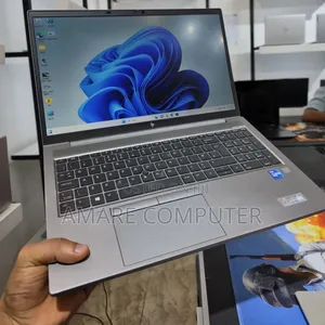 New Laptop HP ZBook Firefly G8 16GB Intel Core i7 SSD 512GB