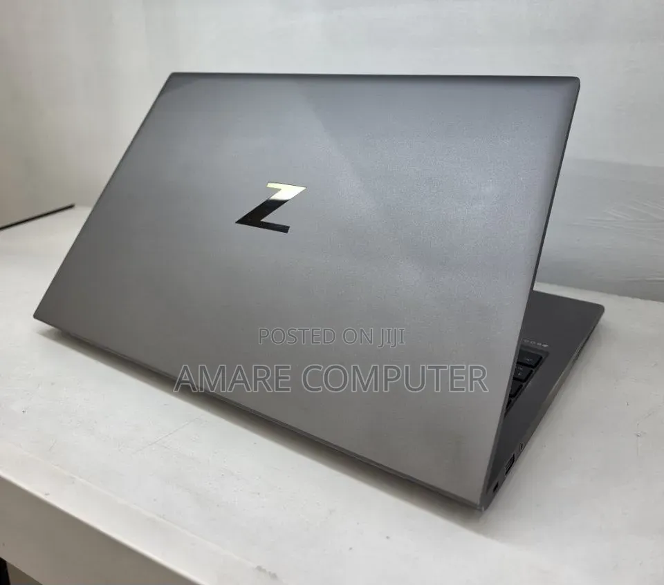 New Laptop HP ZBook Firefly G8 16GB Intel Core i7 SSD 512GB