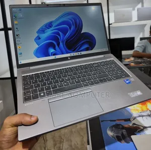 New Laptop HP ZBook Firefly G8 16GB Intel Core i7 SSD 512GB