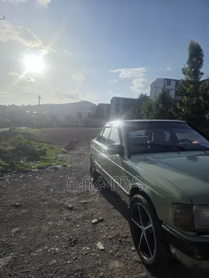 Mercedes-Benz 190 E 1983 Green