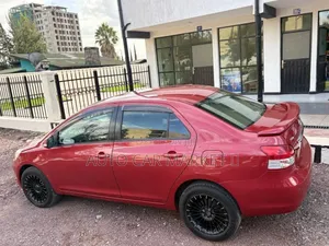 Toyota Yaris Base Sedan 4dr 2010 Red