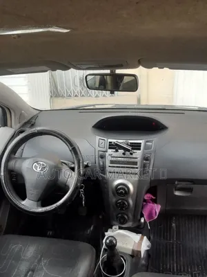 Toyota Yaris Base Sedan 4dr 2010 Red