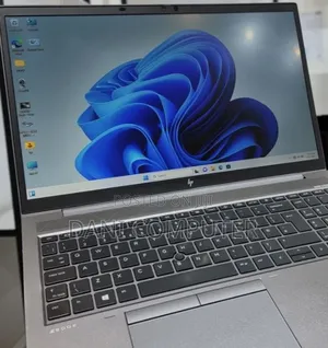 New Laptop HP ZBook Firefly G8 16GB Intel Core i7 SSD 512GB